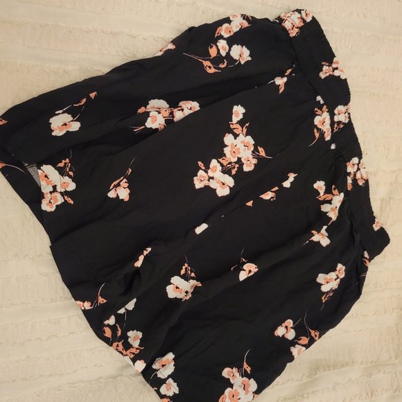 b.young Floral Shorts - Unworn Size 40 - US 10 - Picture 3 of 4